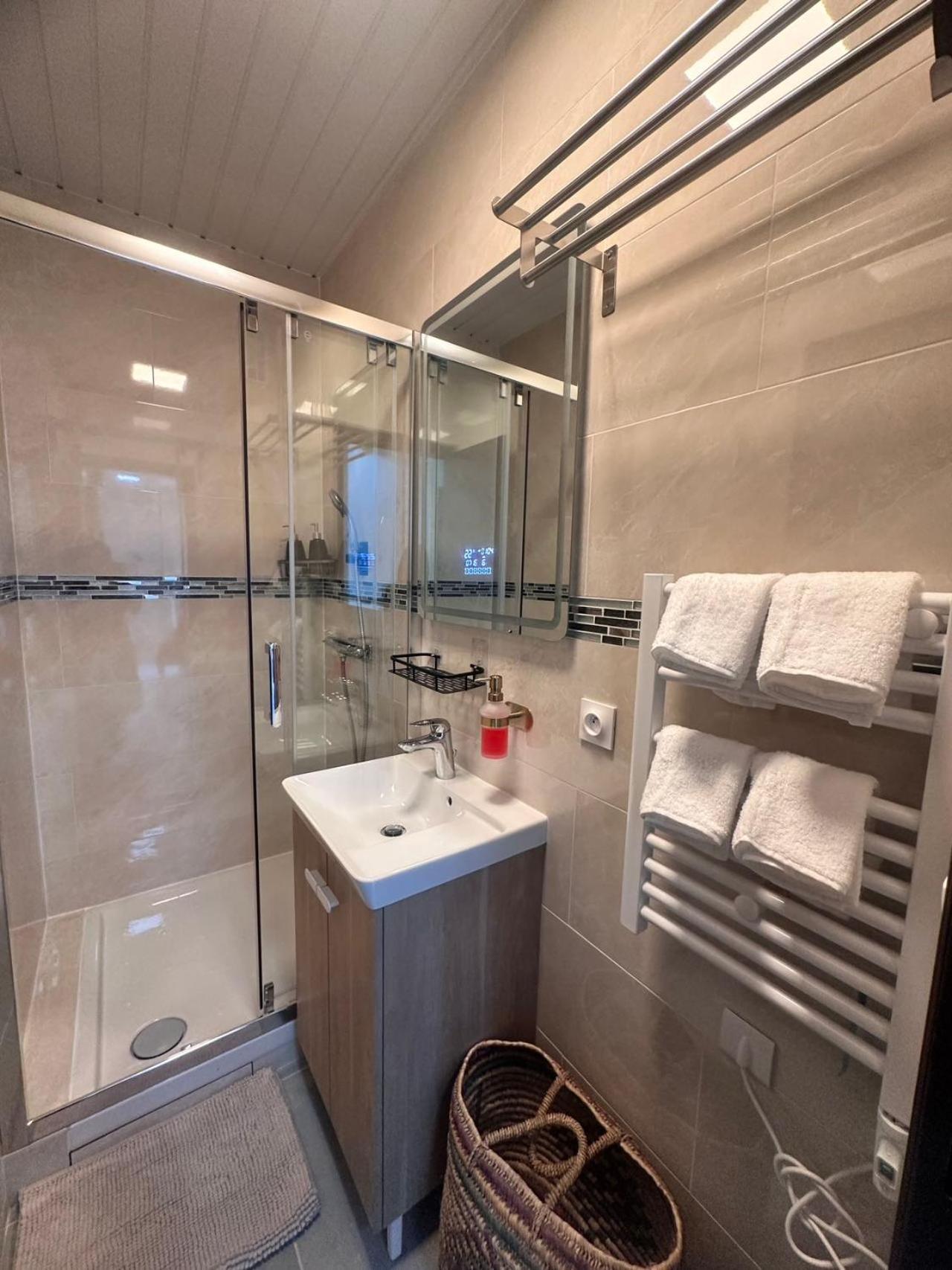 Superbe Appartement Renove Au Coeur De La Capitale Paris Exterior photo